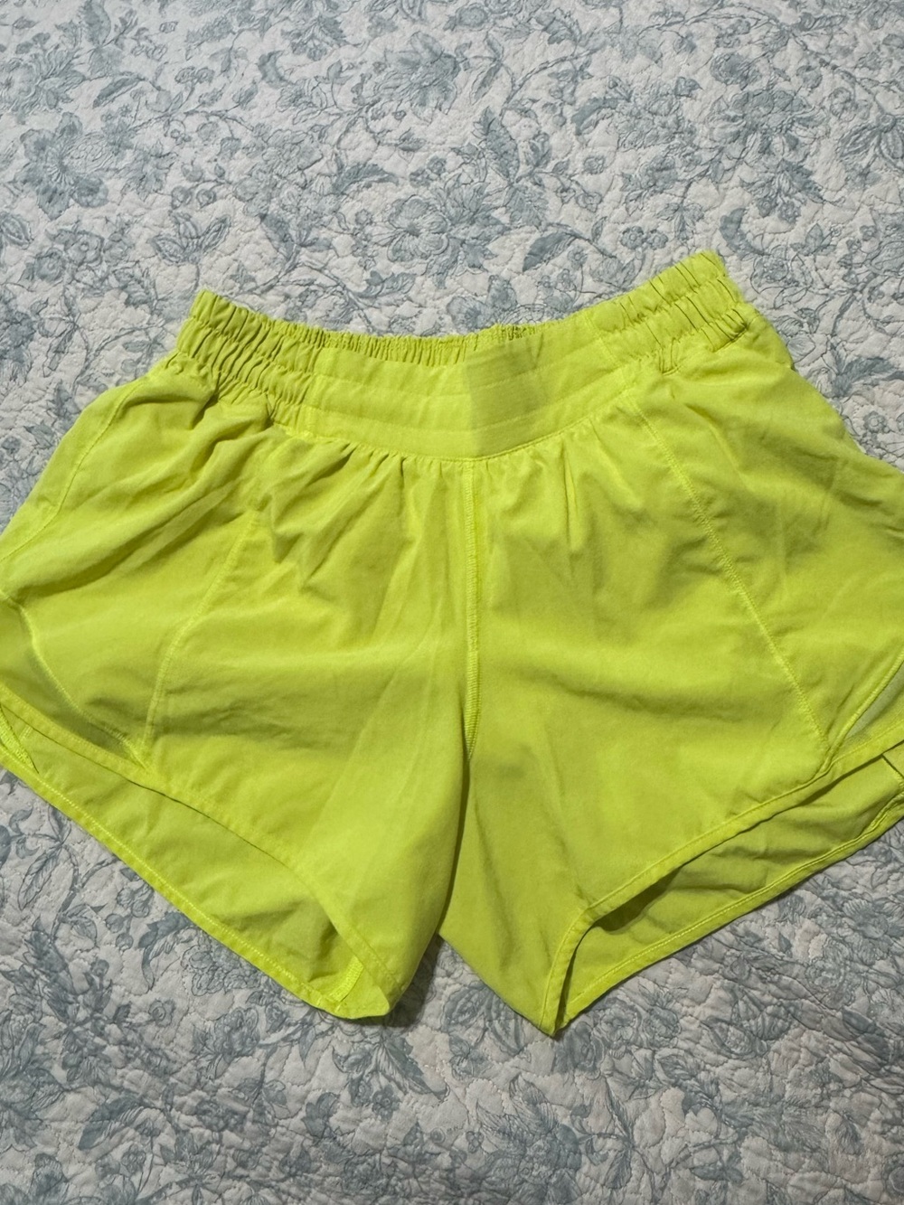 Lululemon Hotty Hot Short II Low Rise 4” Fluro Citrus Yellow - Womens 6